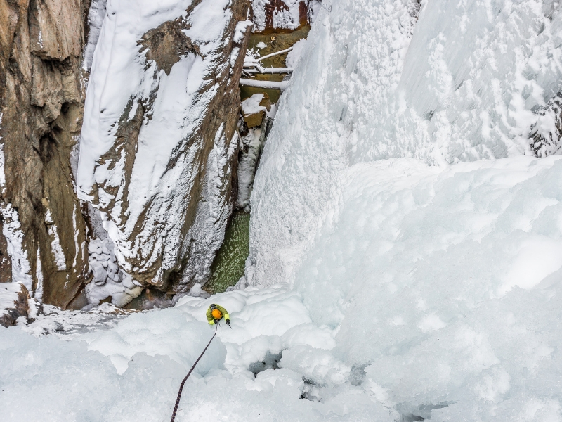 lower in ice climbing in ouray ice park